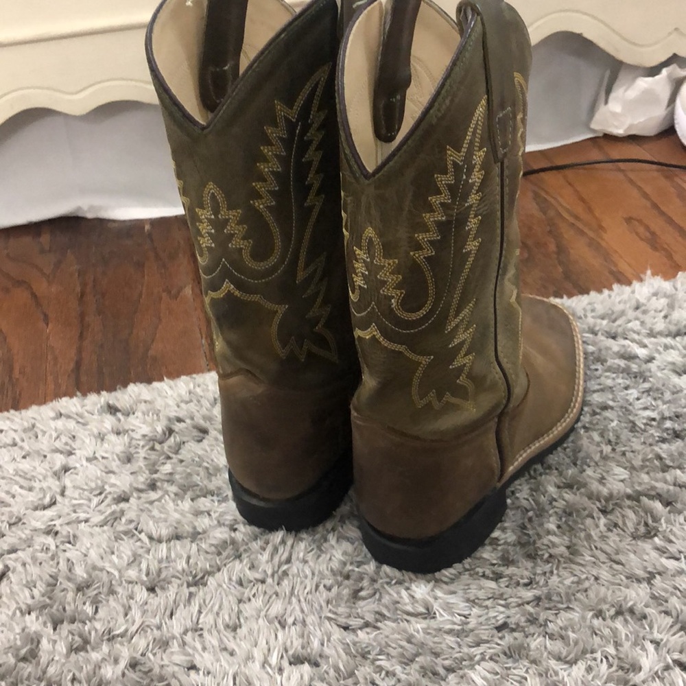 Boots - Picture 3 of 4